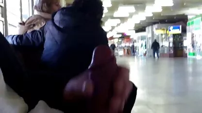Le nègre porno grec est heureux de baiser une fille blanche