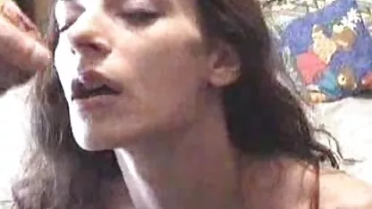 Allemand porno haoussa en lingerie noire et de stockage donne mec dans le cul