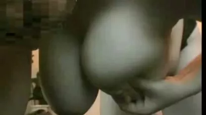 Gros yeux serrés enlever les vêtements et porno hopital montrer la casquette rasée