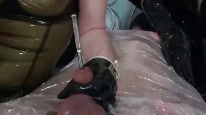 Elle s'est faufilée dans son petit ami porno dans un bus