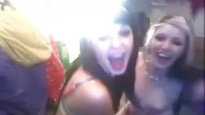 Donne dans les deux film porno vf trous