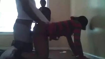 Femmes Gros seins avec des cheveux roses pour s'accoupler avec une chienne dans la salle luna rival porno de bain