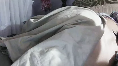Fragile brunette film xxx aime anal