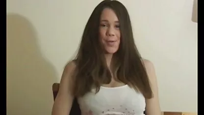 Un chauffeur de taxi tirant une femme blonde sur video porno a telecharger le bras