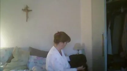 Ce mec ne bronzé blonde tandis que son ami lèche une video porno public femme noire sur le canapé