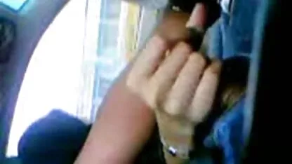 Madame mature en porno en classe culotte chagrin gros seins devant un ami et prend sa bite dans sa bouche