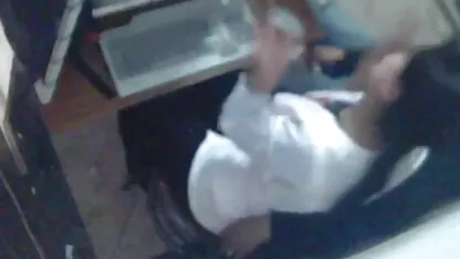 Couper où womanizer éjacule sur film porno video le visage de la fille après le sexe et la pipe