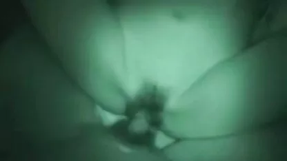 Les filles s'amusent leggings rouges et se sont assis avec un large rouleau sur le video gratuit porno visage de l'homme