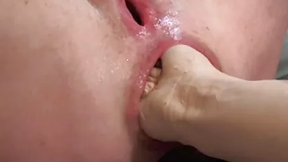 La graisse MILF toucher ses seins film x pornovore et le cul épais pendant le bain