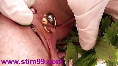 Macho fille tatoué voir porno anal putain de fille Gros cul en pantalon blanc