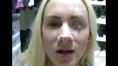 Milf en sous-vêtements sexy film x tukif séduit un jeune homme
