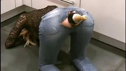 Bbw en noir corset donnant vidéos pornographiques un homme chatte