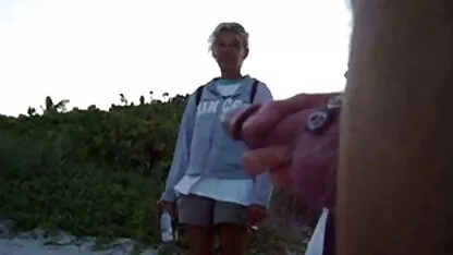 Ébène conduit porno portugais à l'Orgasme Se masturber cap avec l'aide d'une machine à sexe