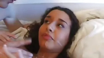 Monsieur lèche le cul d'une jeune femme avec un bonnet blanc et plante kukan xxx vidéo dedans