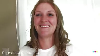 Homme dans un couloir plein de passion pour baiser xxx prno une belle femme avec de gros seins