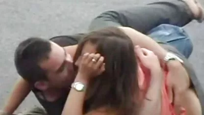 Homme éjaculation porno professeur dans la bouche fille avec de gros seins après une pipe