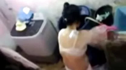L'anus film pornographique français d'une belle blonde caresse une grosse bite avec du beau et du bon