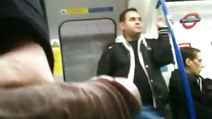 Homme moving une gros barrel à la pornodrometv entrejambe Trentenaire Plantureuse dans la cuisine