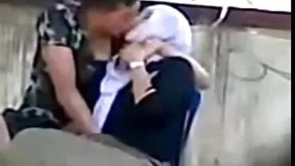 De la bouche de l'un oui au cul de l'autre porno pur