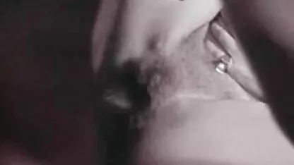 Deux masseurs impliqués dans le sexe de groupe avec un client film porno ancien
