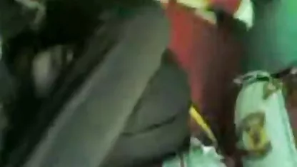 Jeune fille avec de petits seins paris porn movies se masturbe dans le lit