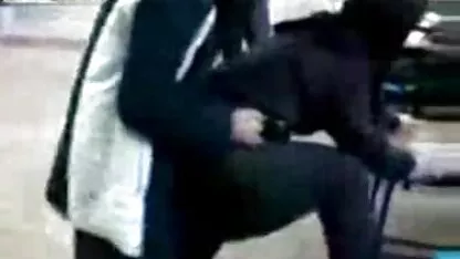 Les étudiants avec tatouage sur le cul écarte les film porno gratuit tukif lèvres d'elle avec un couteau émoussé