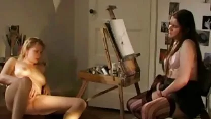 Court poil noir strip tease porno filles montrer nu corps