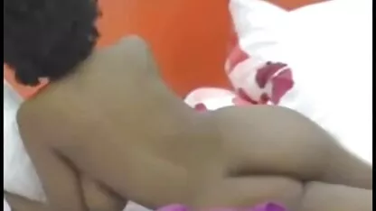 Brunette aux gros seins donne porno salon une bite et gode son cul pour entrer