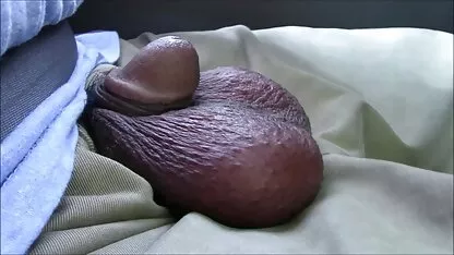 Un homme qui est rusé coller ses doigts dans l'anus d'une fille est quand porno chaba sabah elle tire son vagin puis baisée trou anal