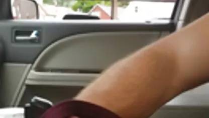 Comment une brune peut-elle aller faire porno en direct un massage aux escrocs