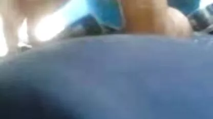 L'homme chanceux a enlevé les leggings madona porno d'une bombe russe Gros cul et a passé son vagin après le sexe