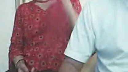 Femme donne ami son mari une pipe dans la remorque et il éjacule sur son lait tiré de sa retube xxl chemise
